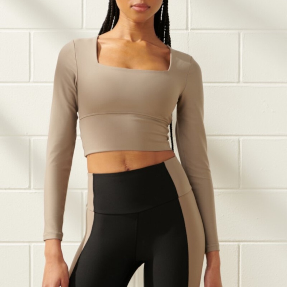 Abercrombie & Fitch YPB sculptLUX Long-Sleeve Slim Squareneck Top